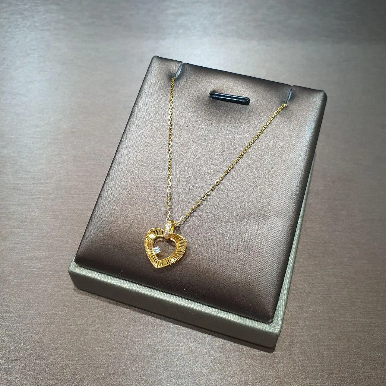 22k / 916 Gold Necklace with Pendant different design