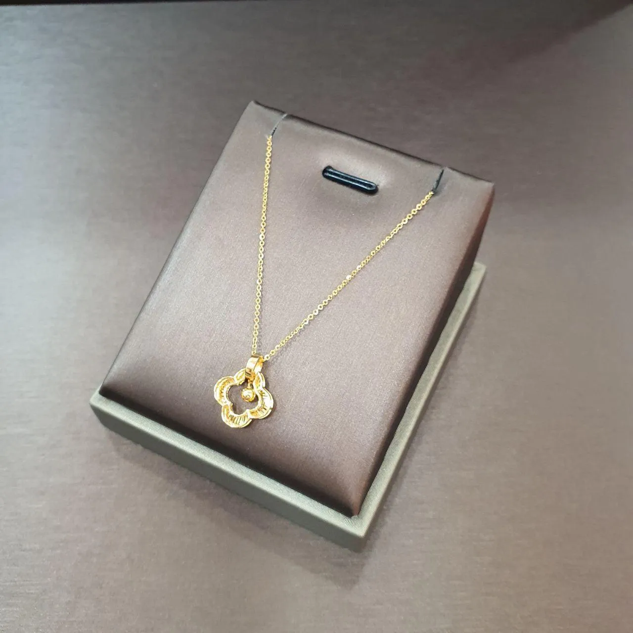 22k / 916 Gold Necklace with Pendant different design