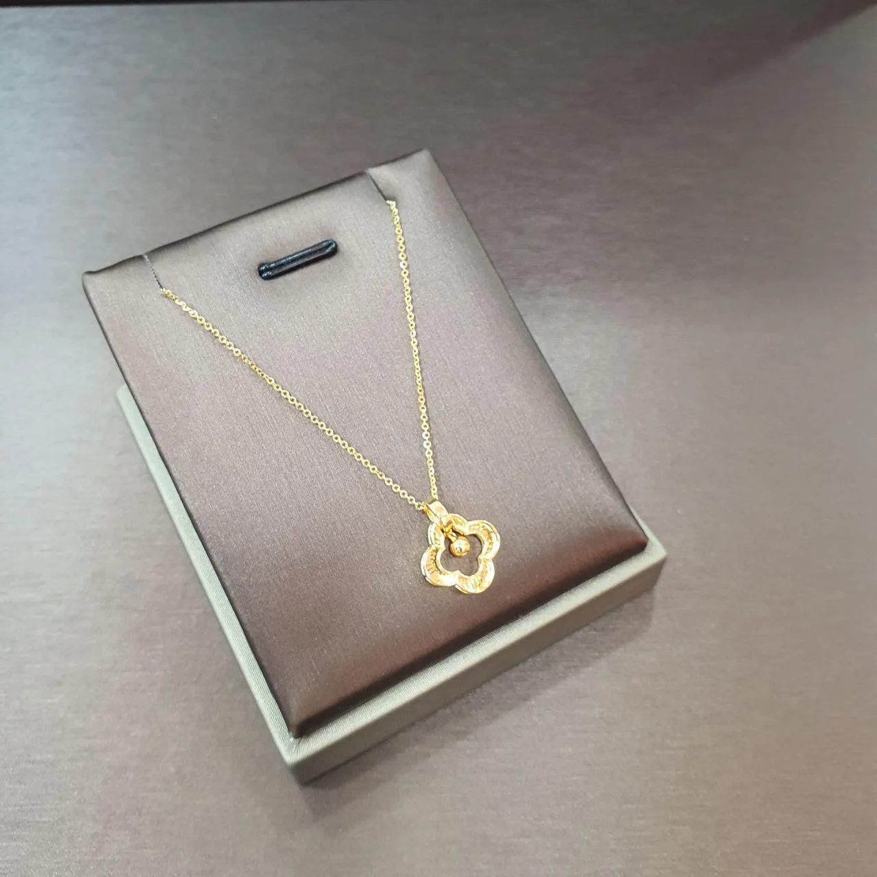 22k / 916 Gold Necklace with Pendant different design