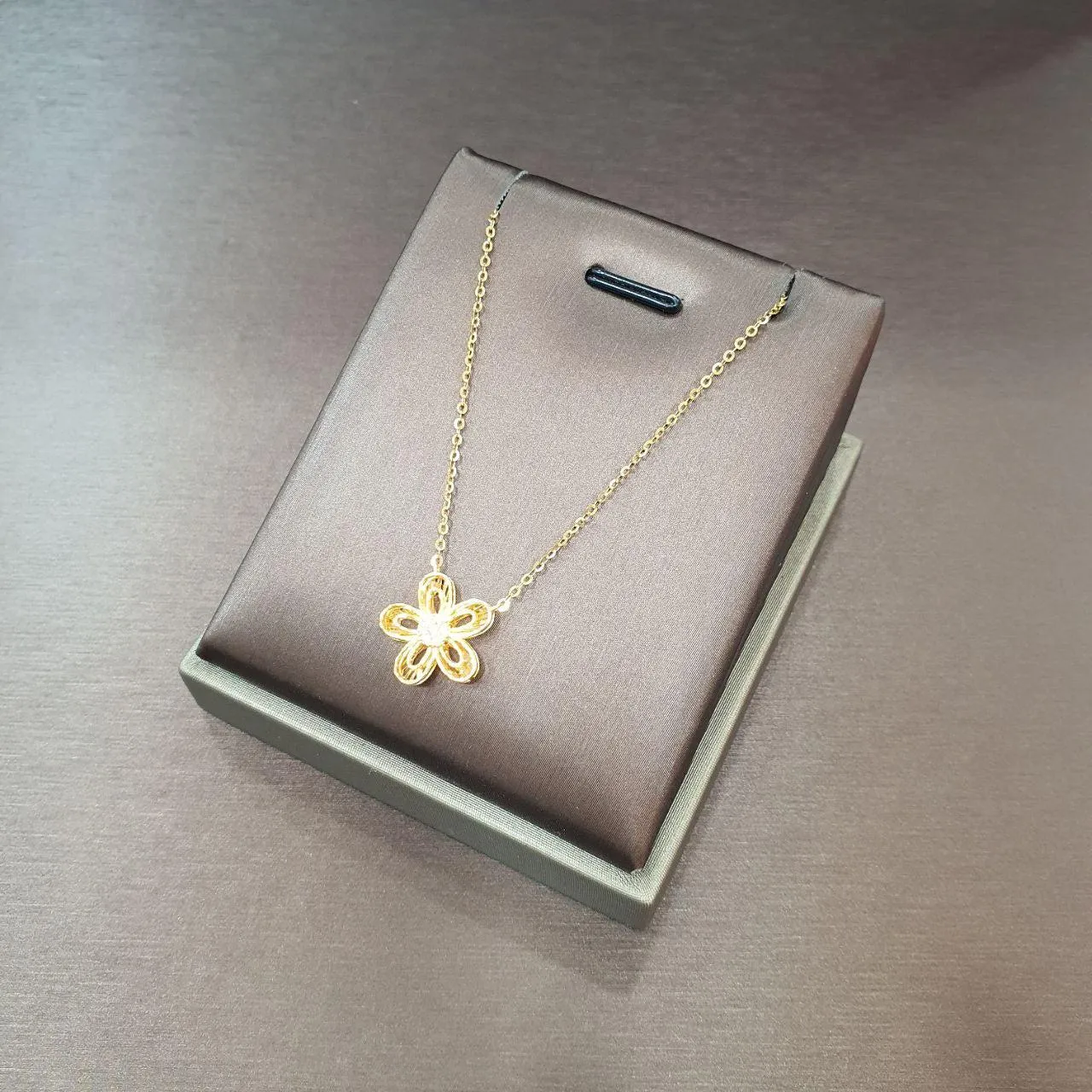 22k / 916 Gold Necklace with Pendant different design