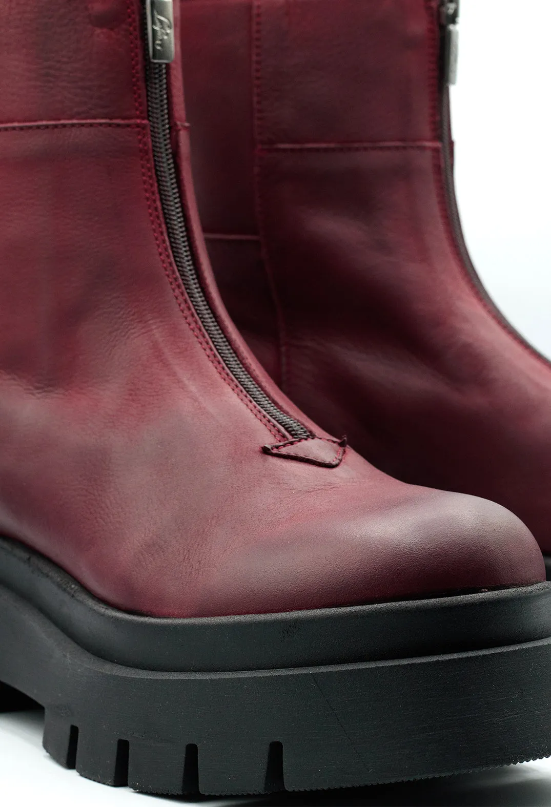 Boots With Front Zip in Gasoline Rubino