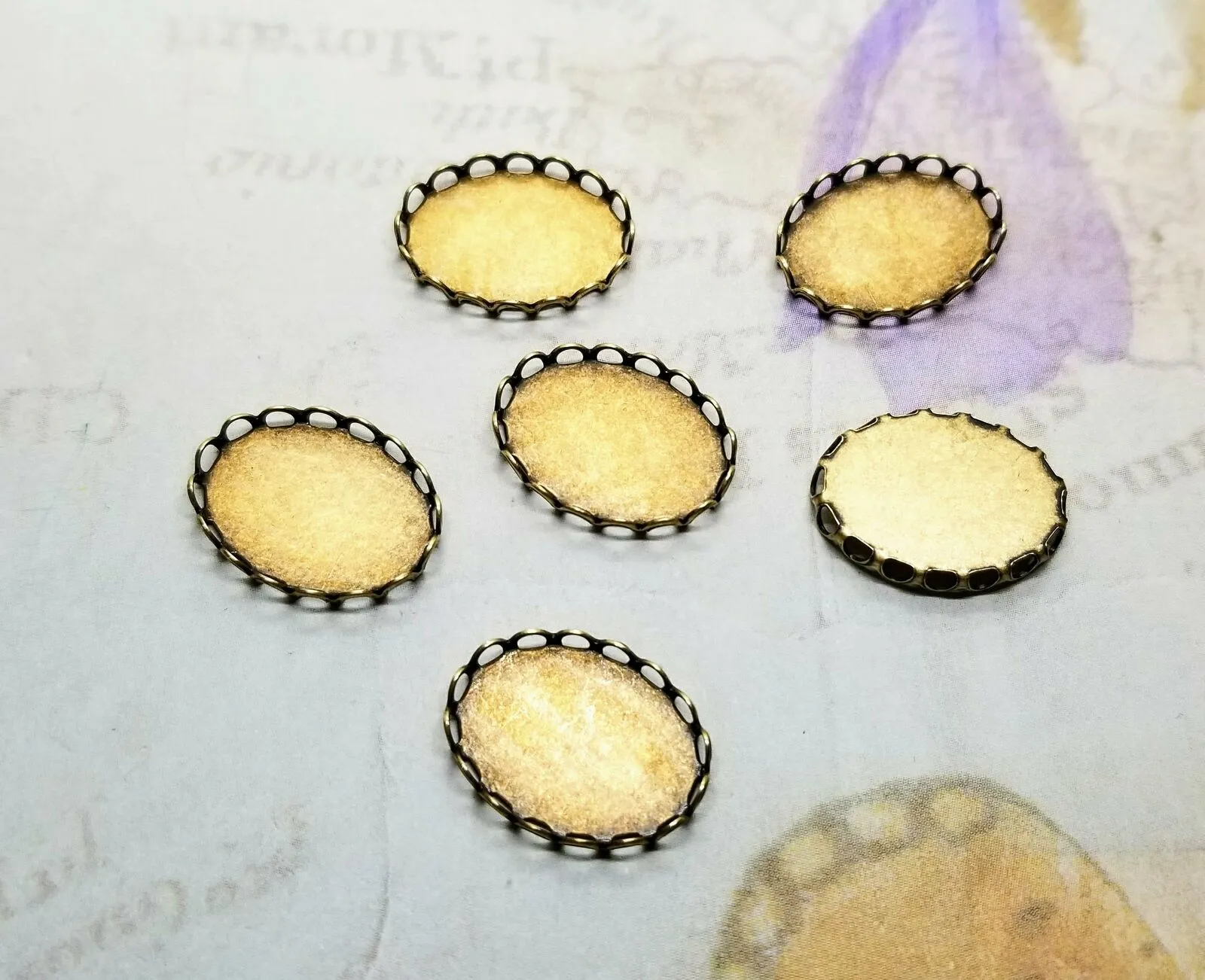 Brass 18mm x 13mm Scalloped Settings x 6 - 2152-2S.