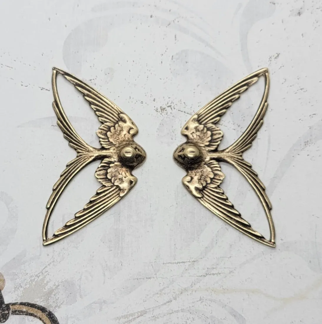 Brass Sparrow Bird Stampings x 2 - 7067RAT