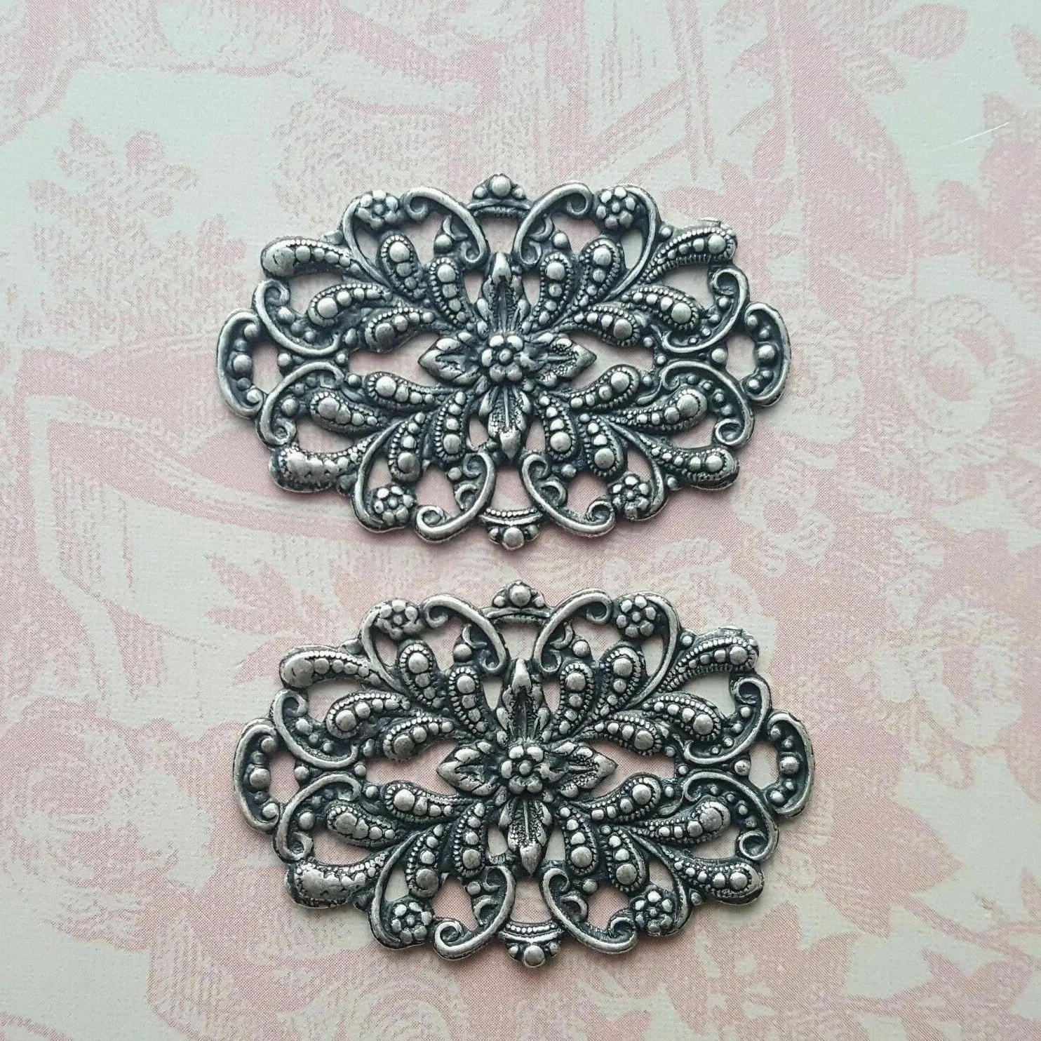 Brass Victorian Filigree Stampings x 2 - 3038RAT.