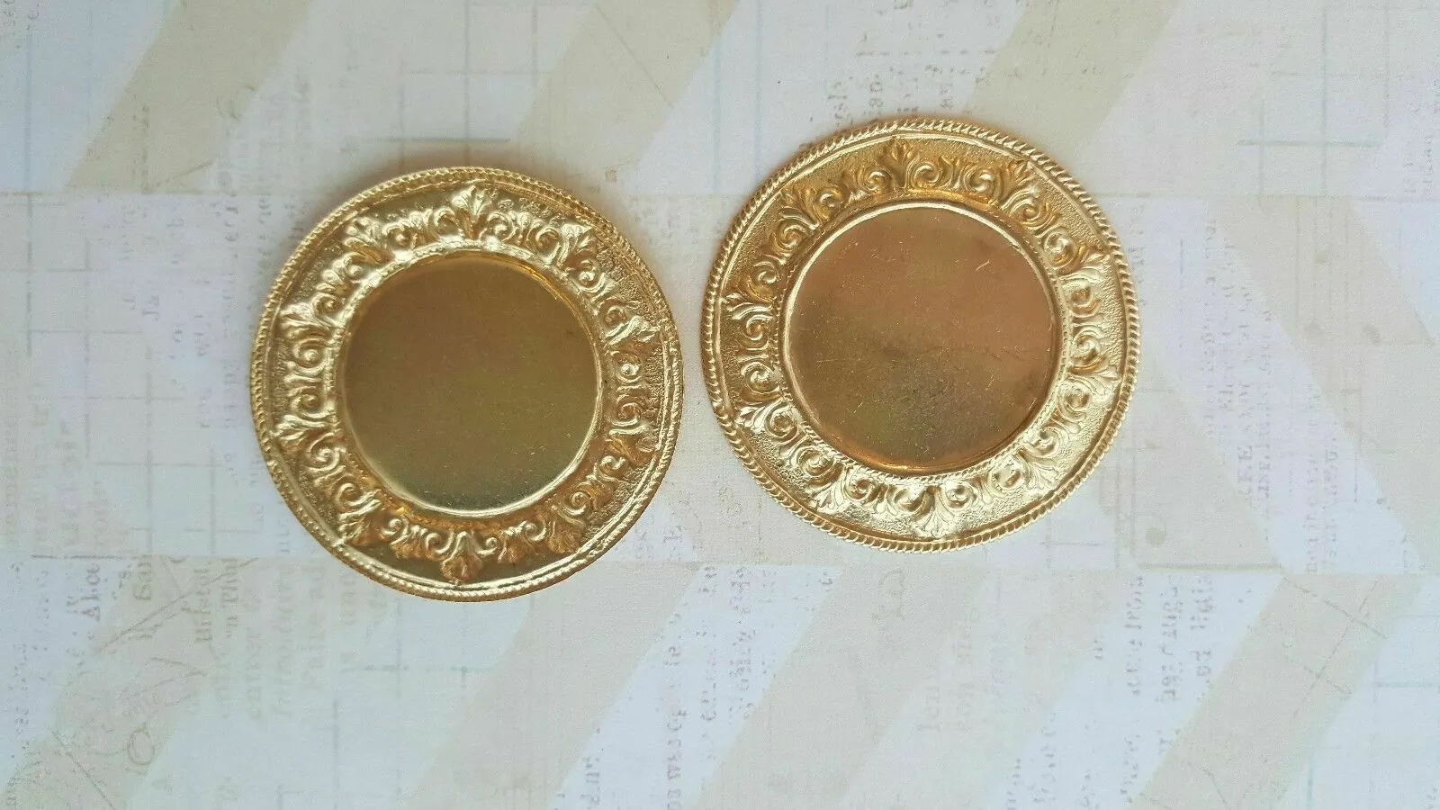 Large Round Brass Settings x 2 - 4233CIRAT.