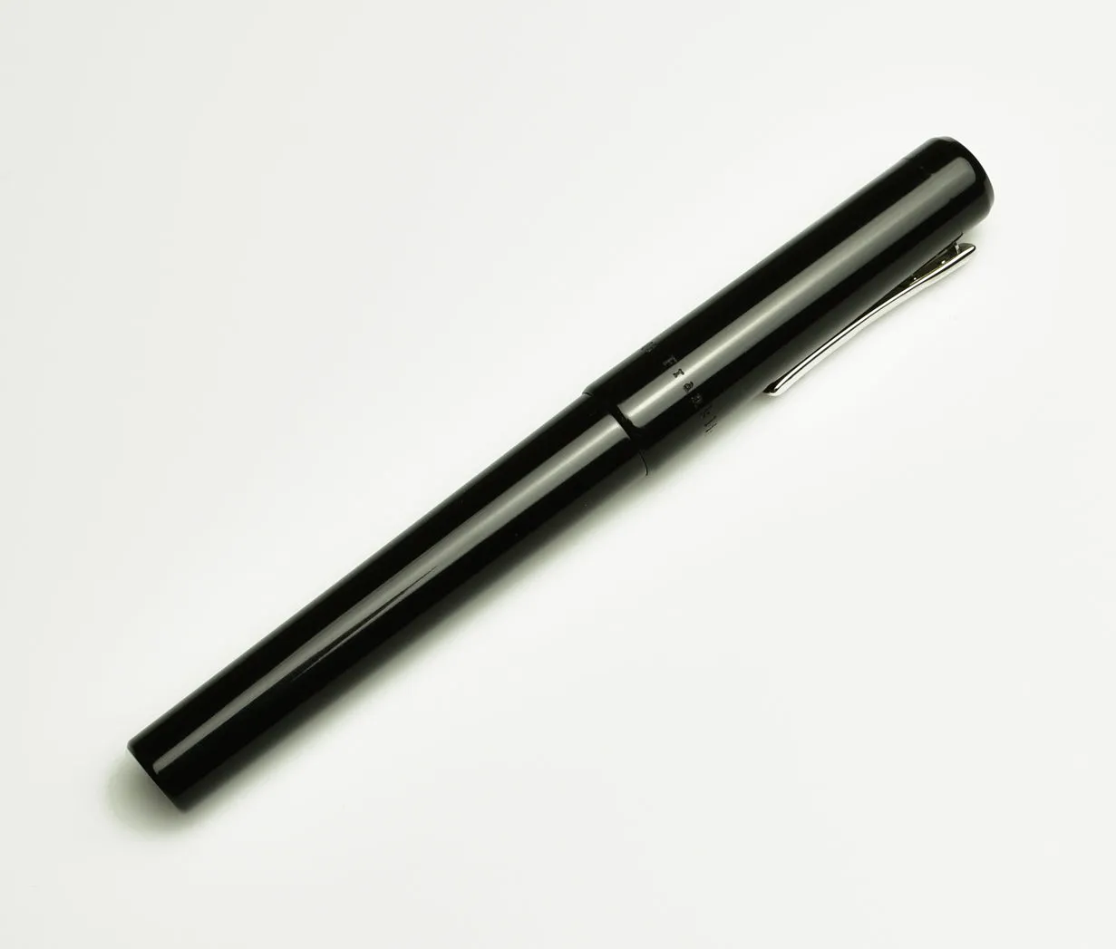 Model 03 Iterum Fountain Pen - Black Cathedral