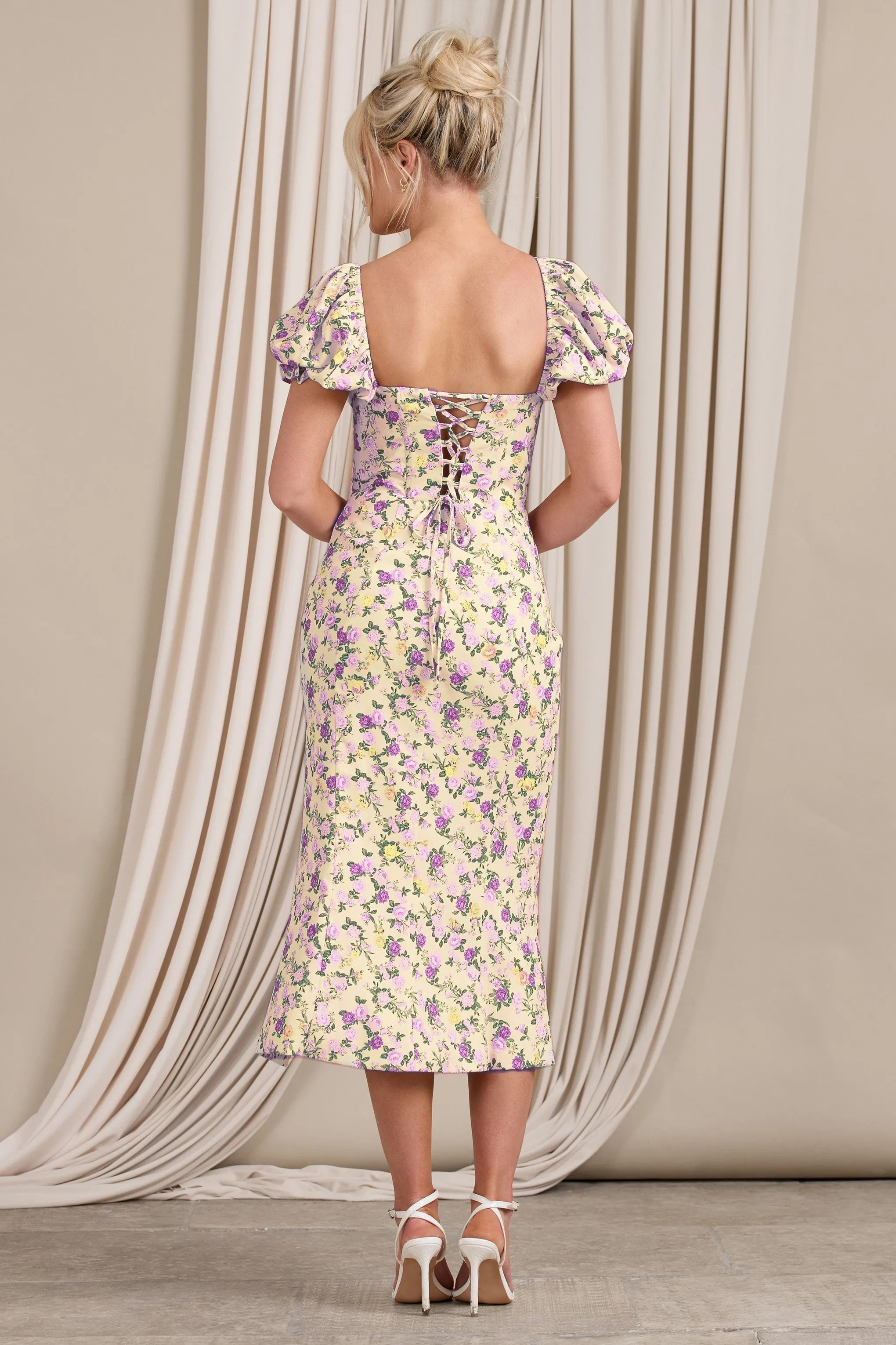 Two Scoops | Robe mi-longue jaune floral à manches bouffantes et corset