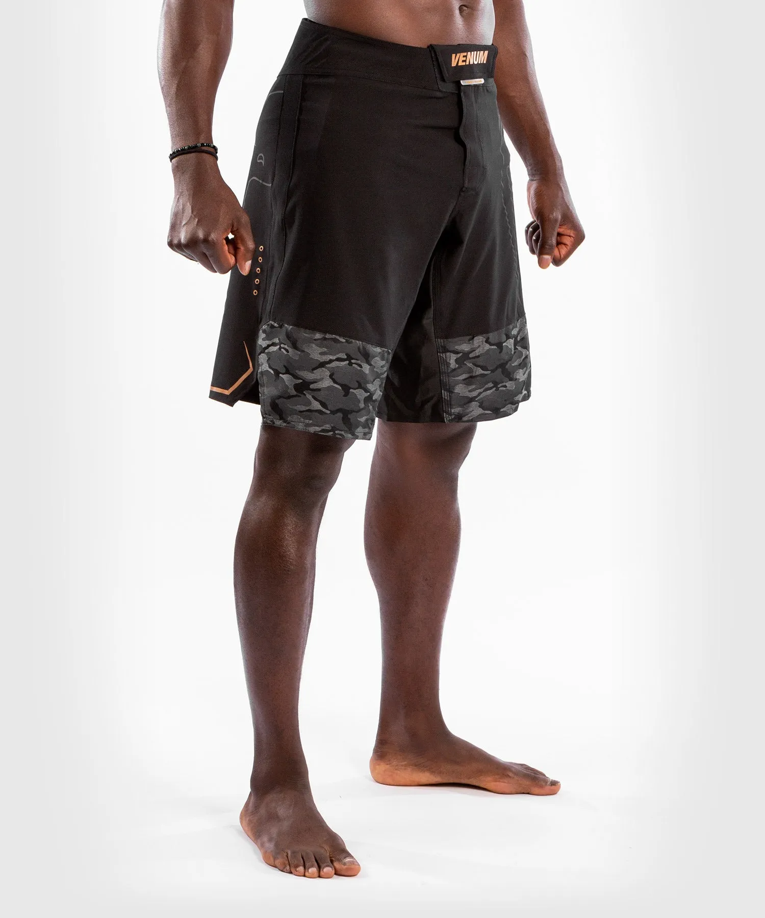 Venum Light 4.0 Fightshort - Black/Bronze