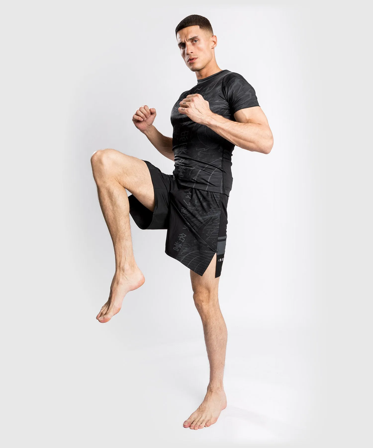 Venum YKZ21 Fightshorts – Black/Black