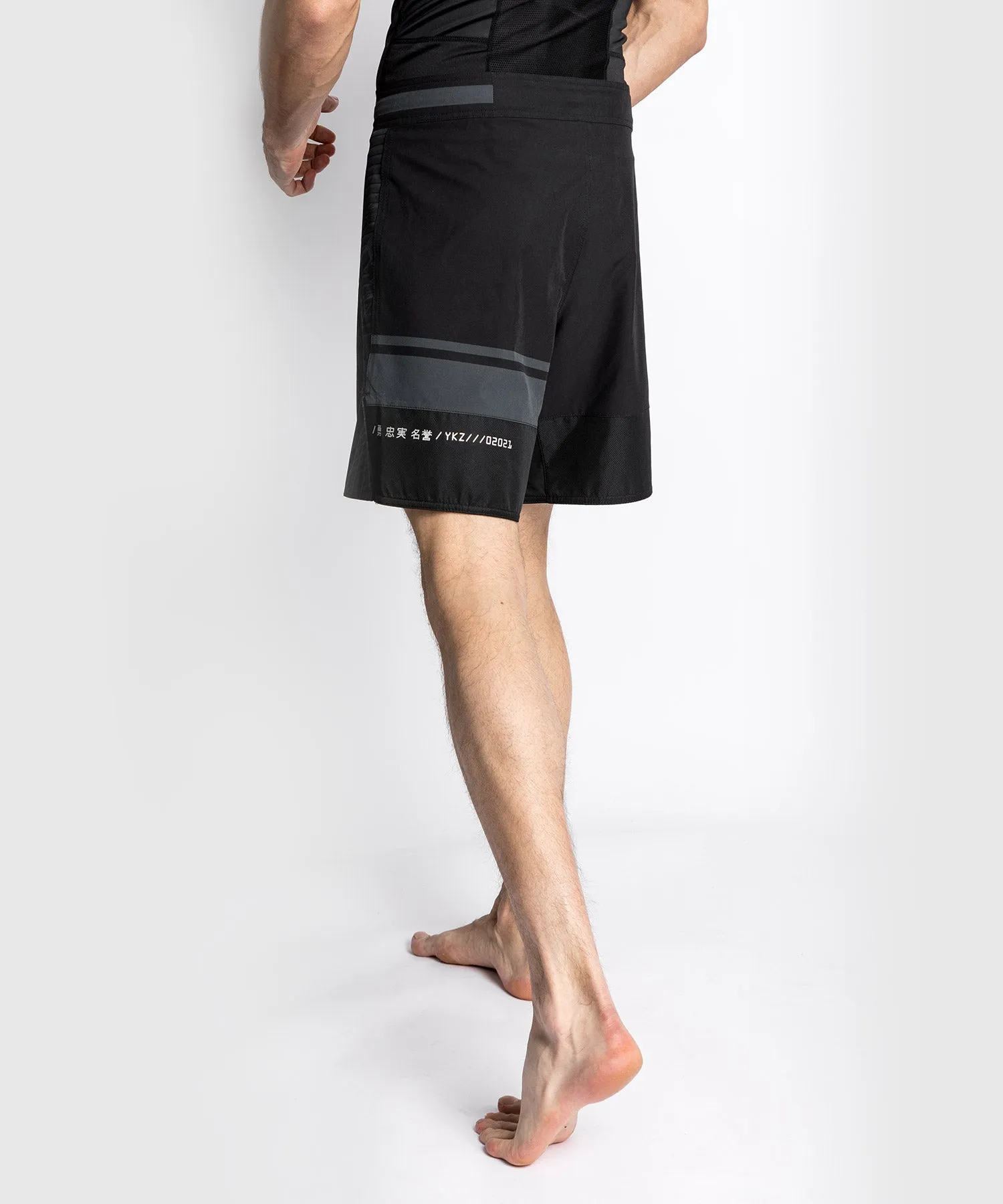 Venum YKZ21 Fightshorts – Black/Black